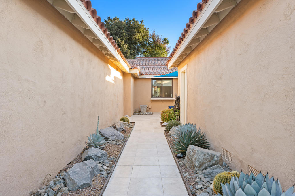 Property Photo:  445 Sierra Madre N  CA 92260 