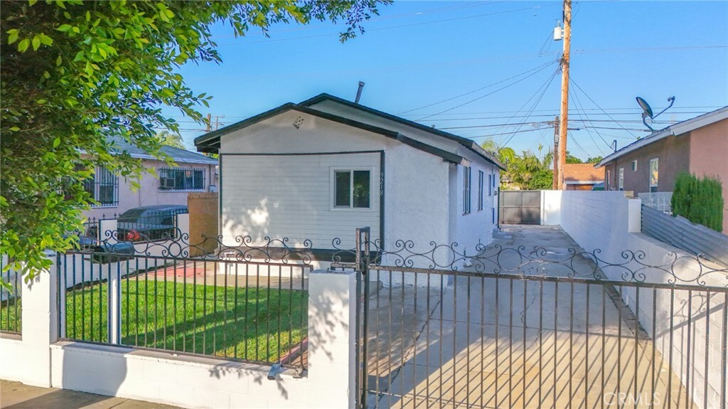 Property Photo: 9218 Hooper Avenue CA 90002