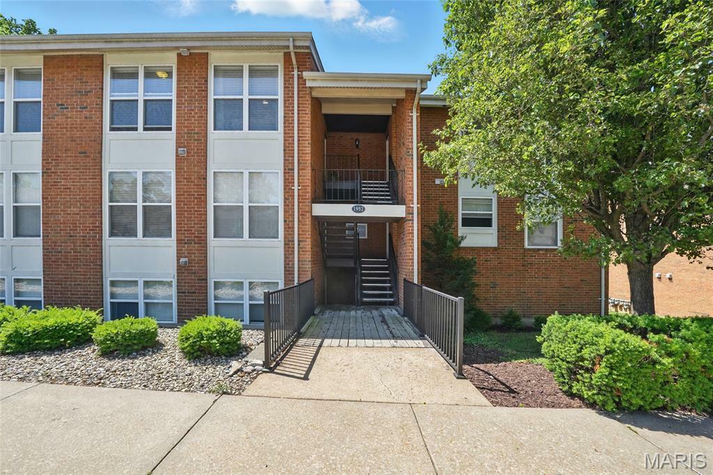 Property Photo: 1952 Greenpoint Drive 303 MO 63122