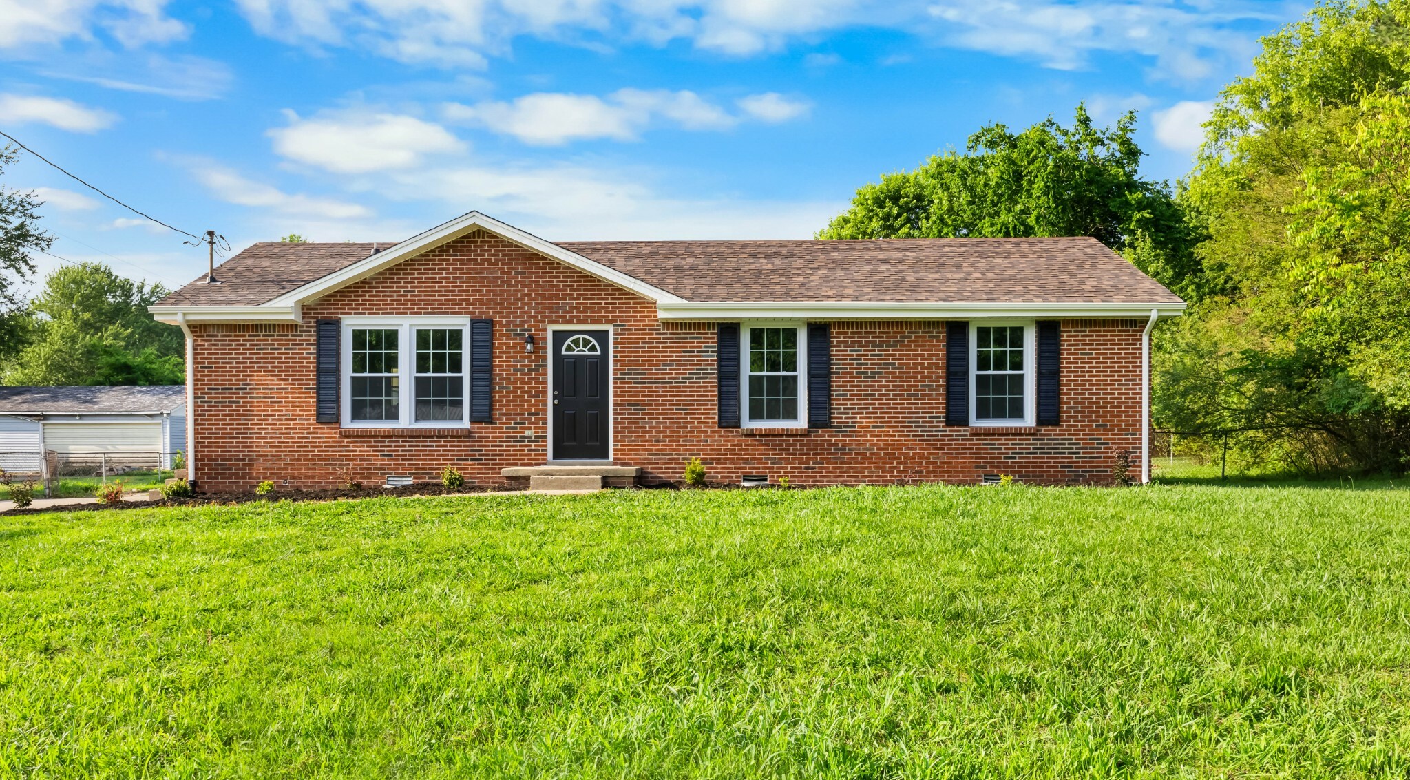 Property Photo: 517 Overton Dr TN 37042