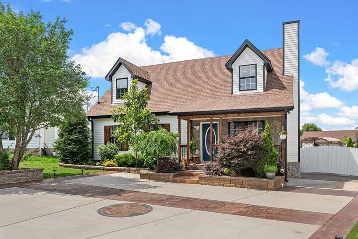 Property Photo:  304 Hank Aaron Cv  TN 37086 