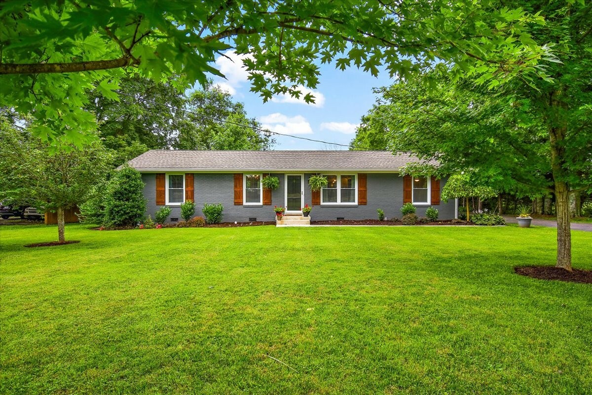 Property Photo: 4936 Bradyville Pike TN 37127