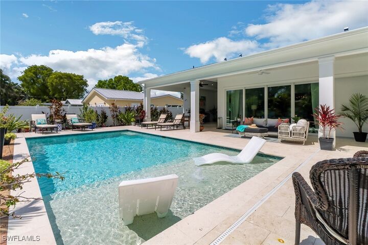 Property Photo:  1262 10th Street N  FL 34102 