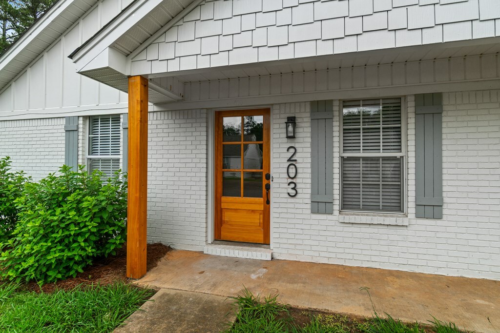 Property Photo: 203 Leigh Loop MS 38655
