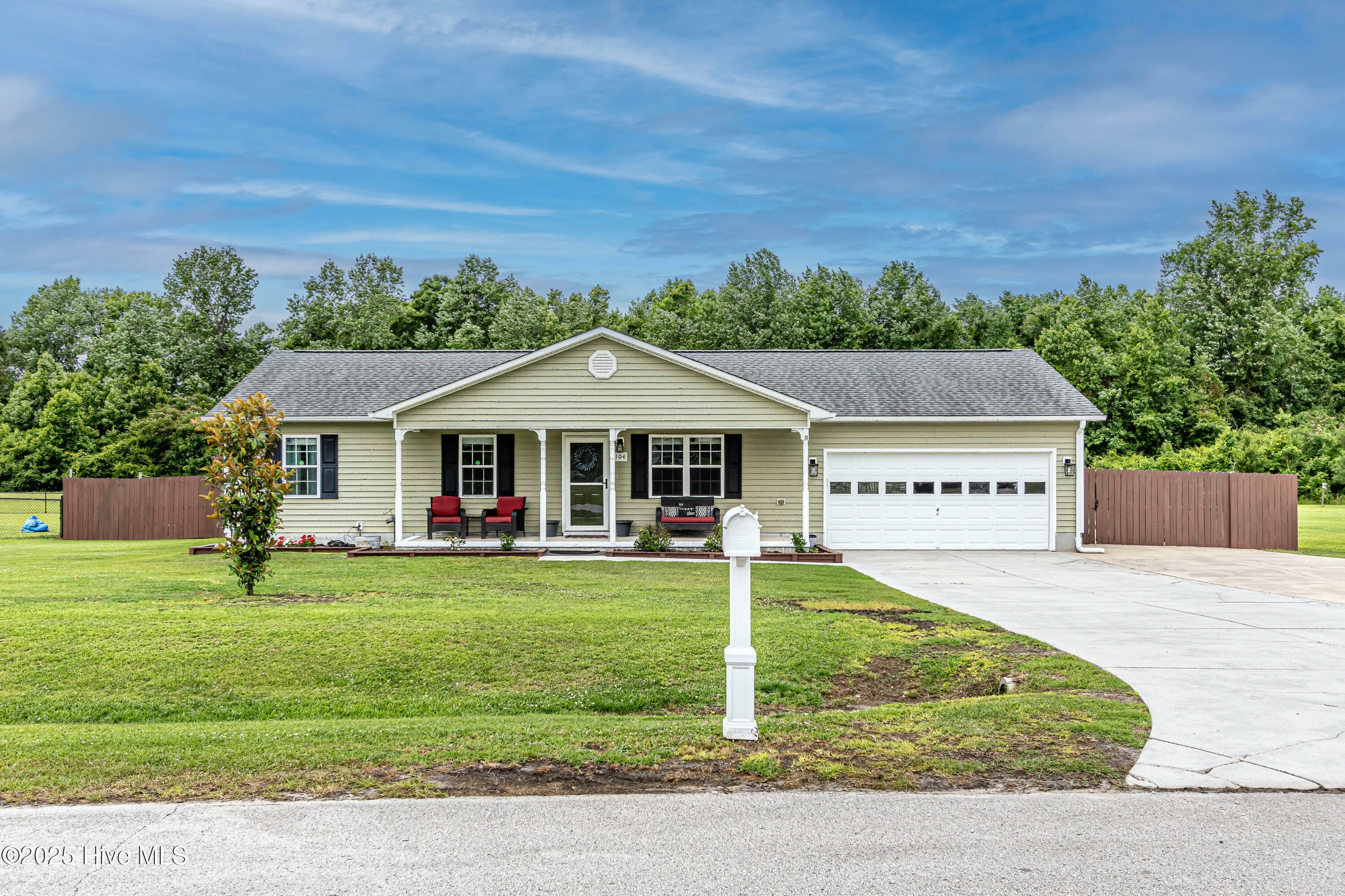 Property Photo: 104 Starkys Creek Court NC 28555