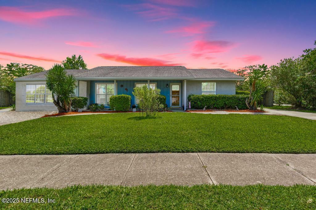 Property Photo: 1726 E Papaya Drive FL 32073