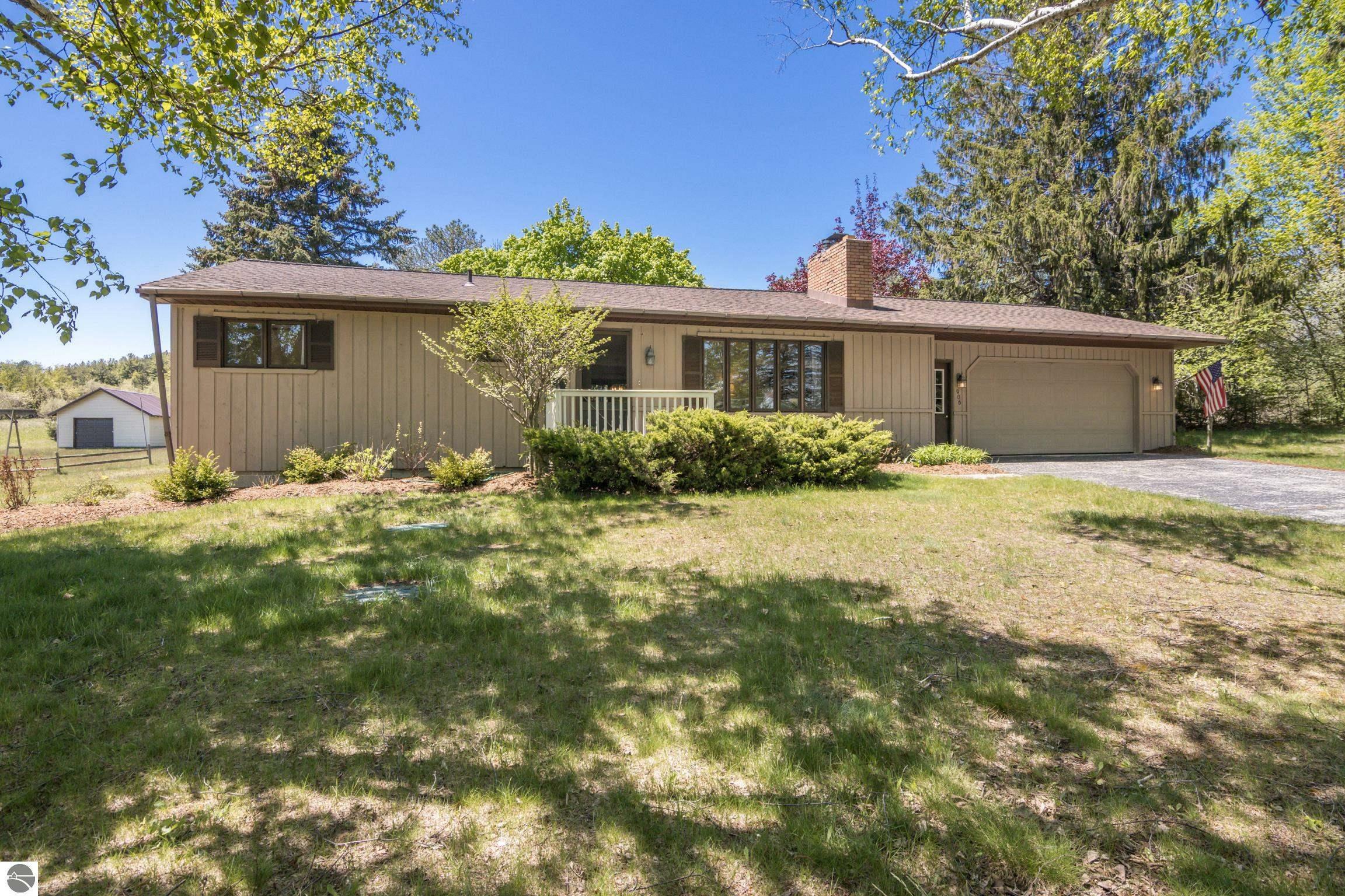 Property Photo: 906 Michigan Avenue MI 49635