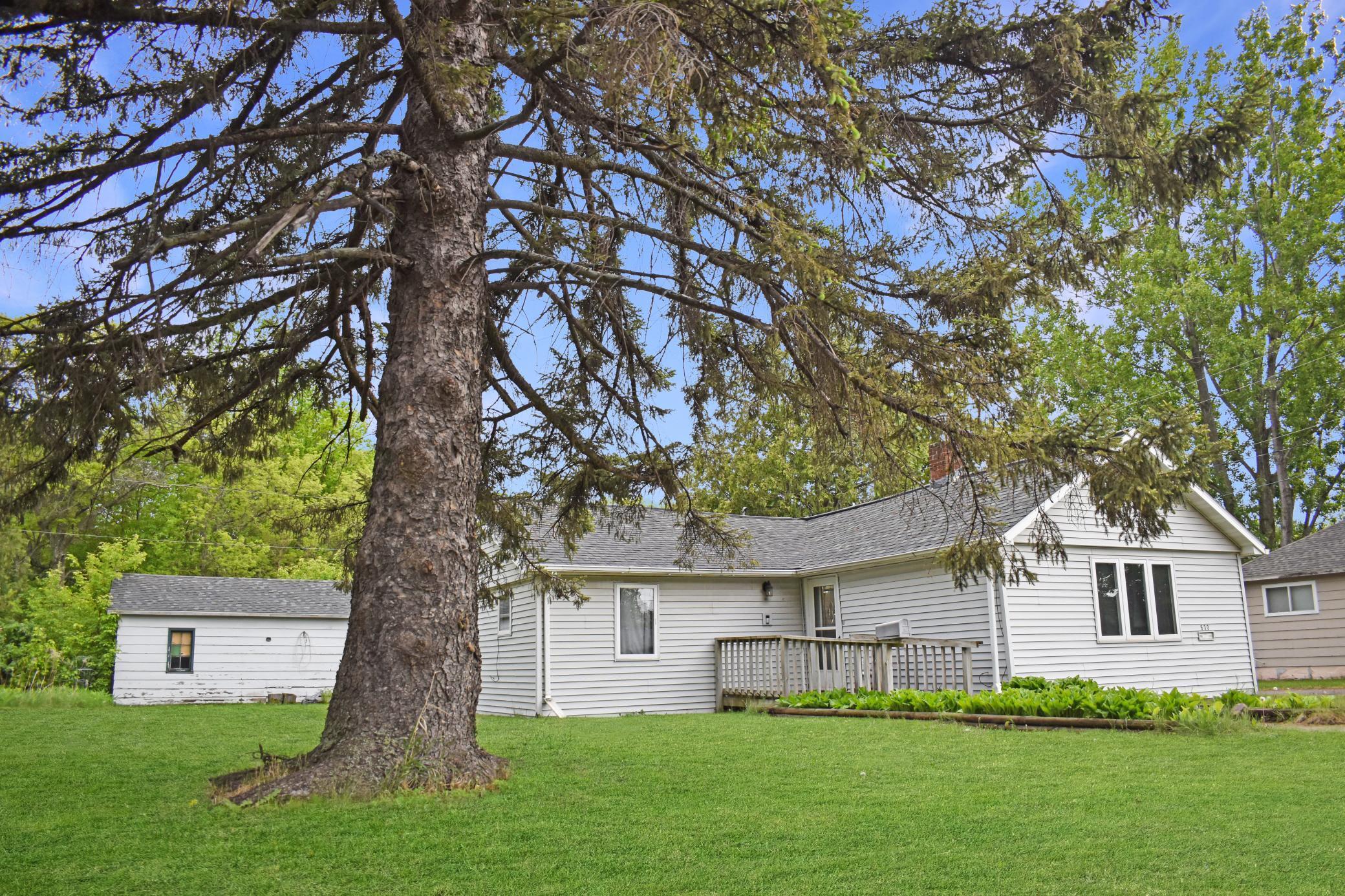 Property Photo:  630 Oak Street  MN 56441 