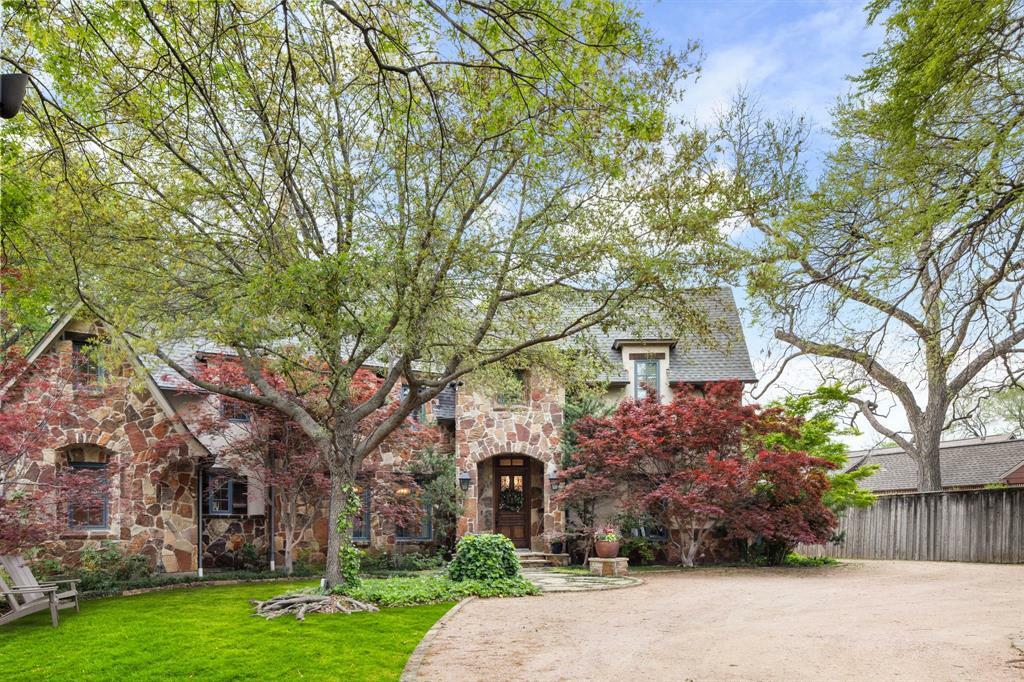 Property Photo: 8129 San Fernando Way TX 75218