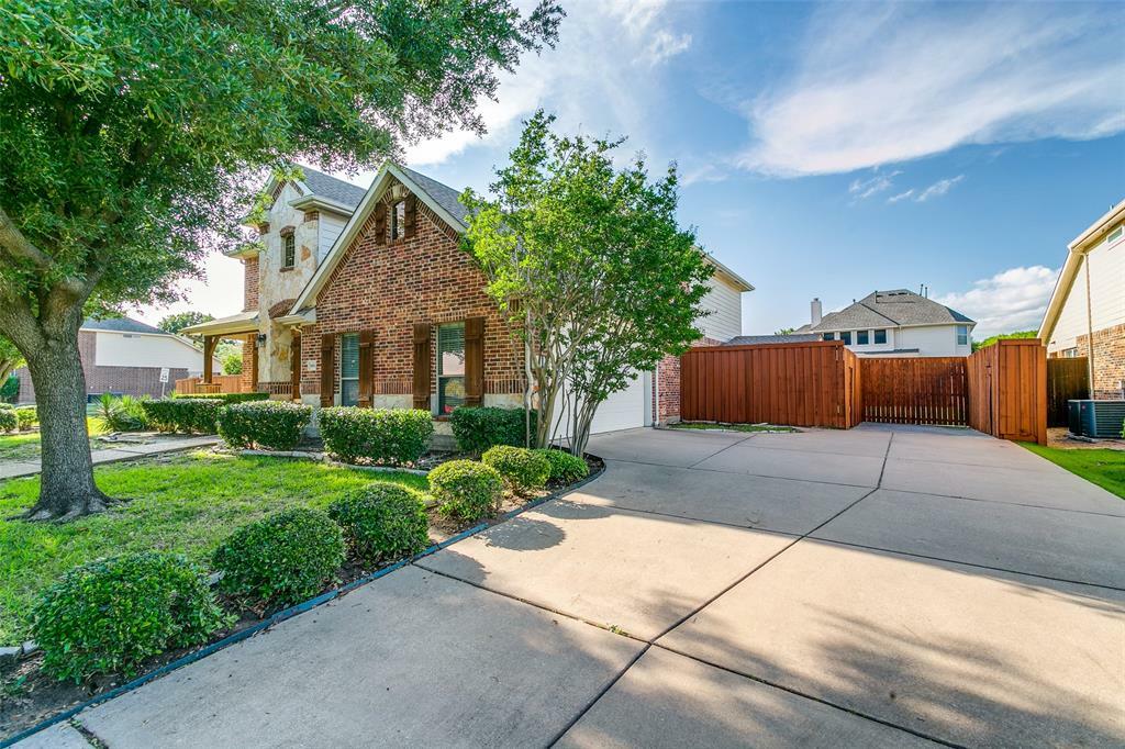 Property Photo:  3801 Emerald Park Drive  TX 76208 