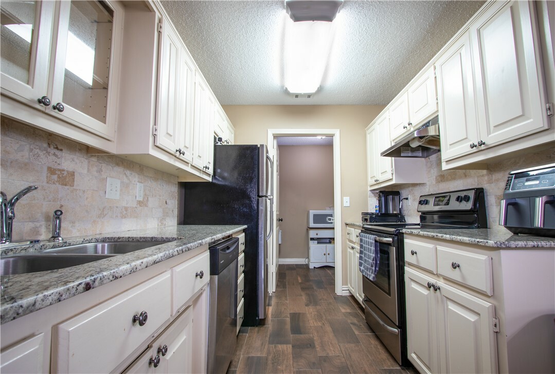 Property Photo: 602 E Kara Lane AR 72758