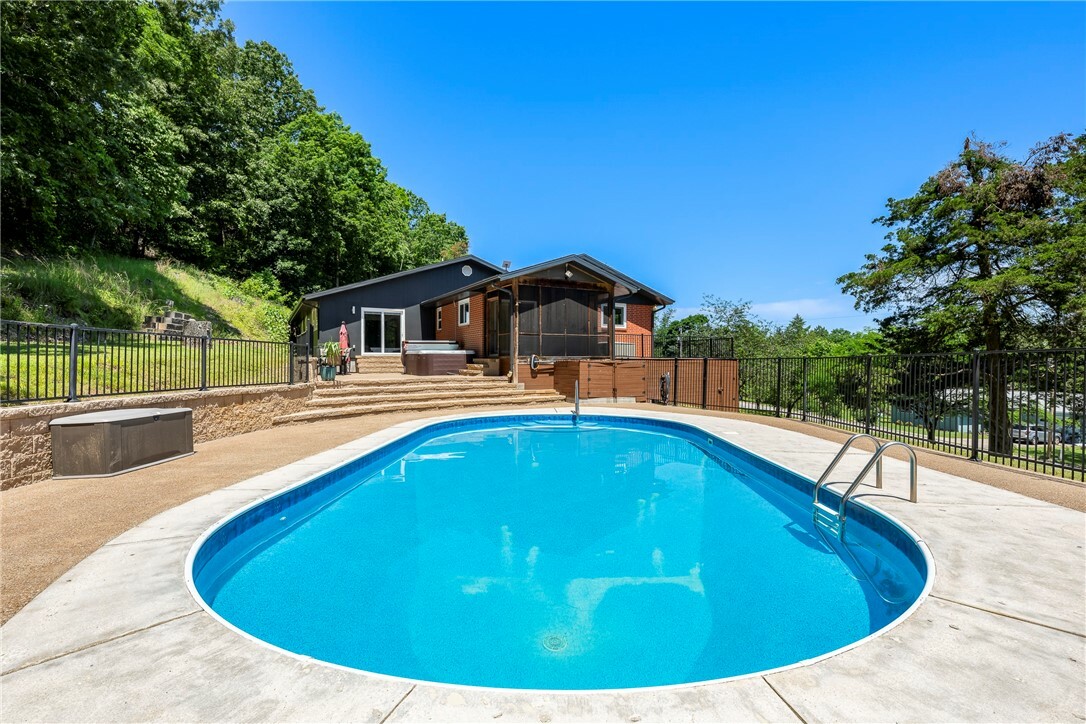 Property Photo: 19045 & 19051 Pinecrest Lane AR 72756
