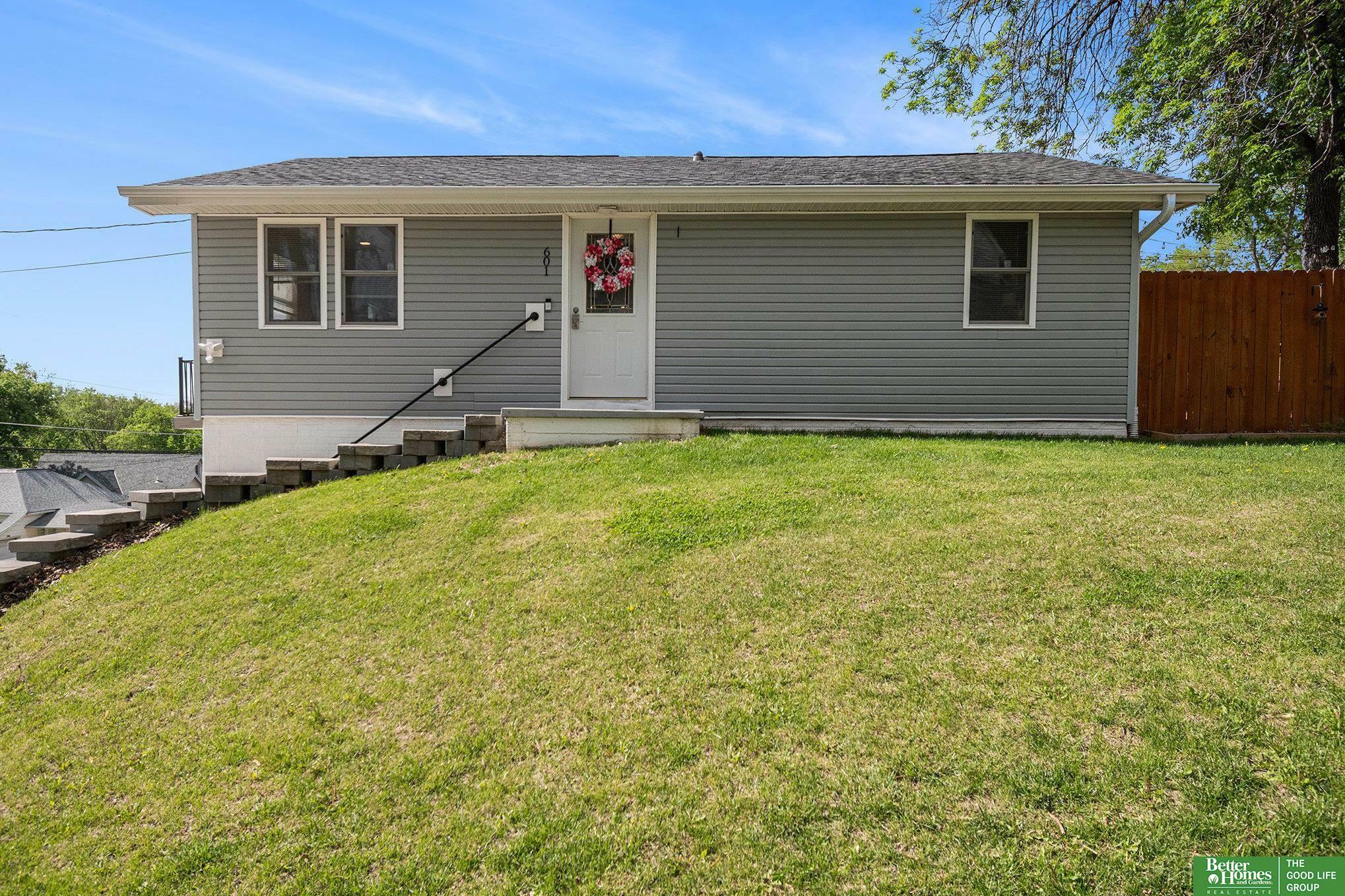 Property Photo:  601 5th Avenue  NE 68048 