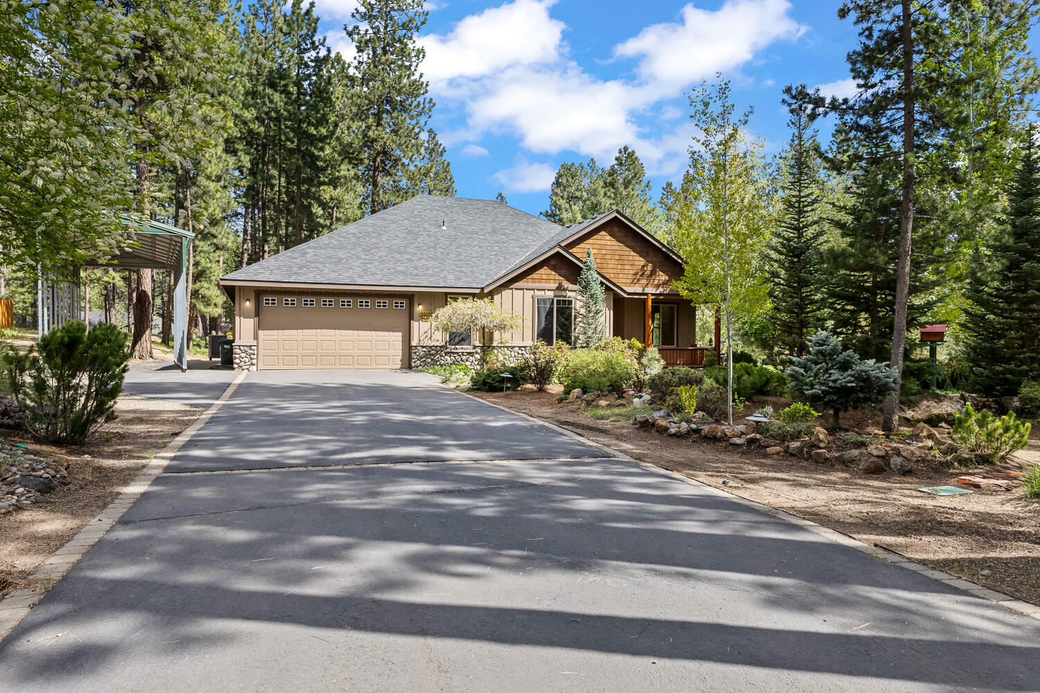 Property Photo:  55020 Forest Lane  OR 97707 