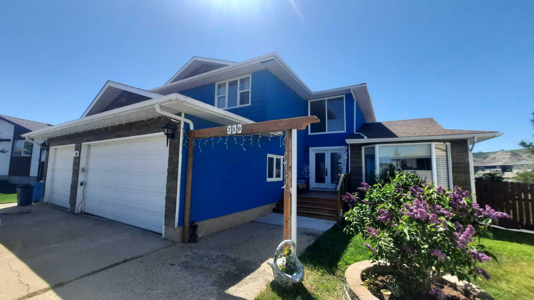 Property Photo: 710 Bankview Close AB T0J 0Y6