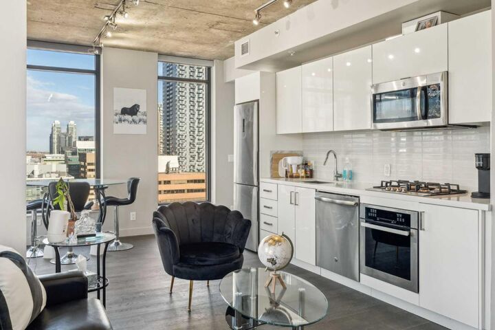 Property Photo: 1010 6 Street SW 1506 AB T2R 1B4