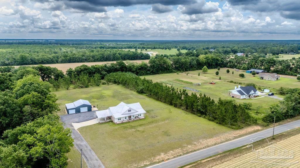 Property Photo: 778 Griswold Rd FL 32565