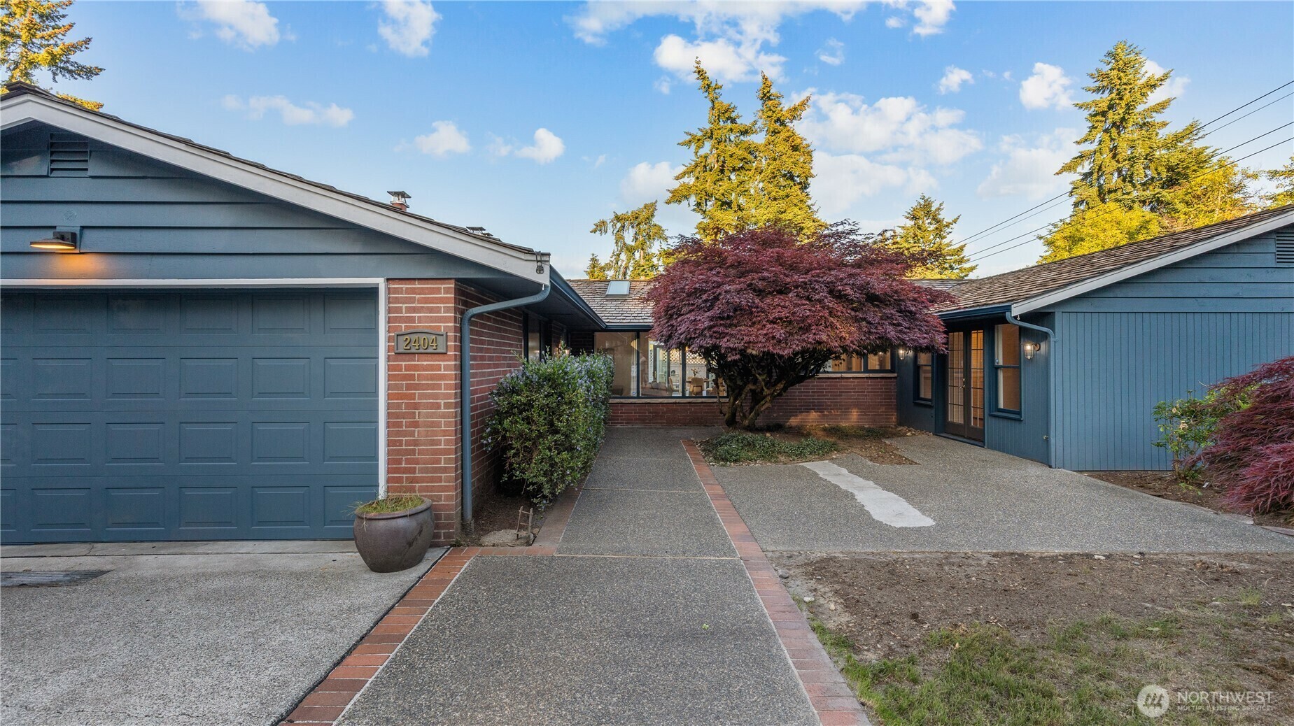 2404  79th Avenue NE  Medina WA 98039 photo