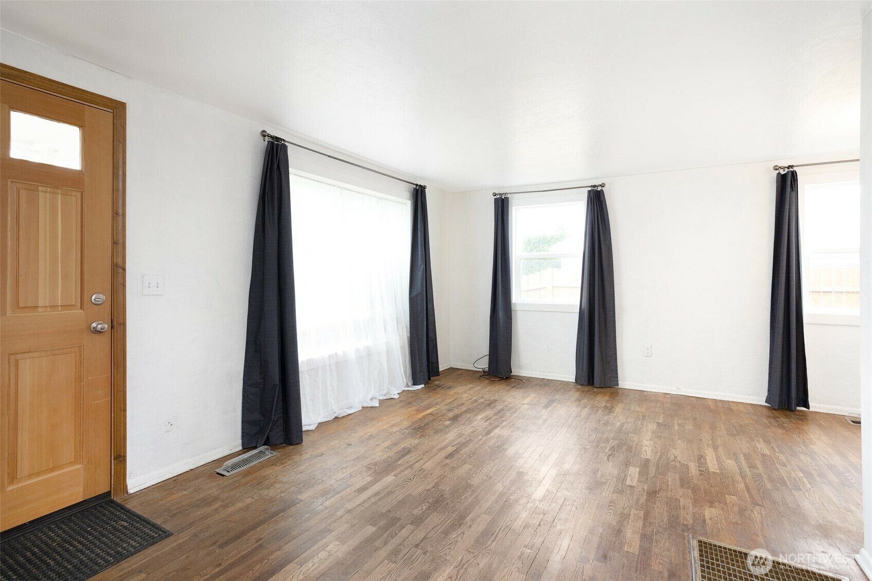 Property Photo:  168  Union Street  WA 99362 
