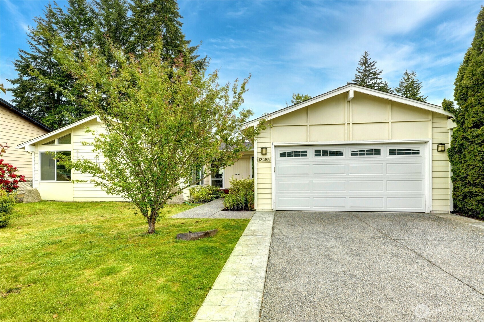 Property Photo: 13255 SE 161st Place WA 98058