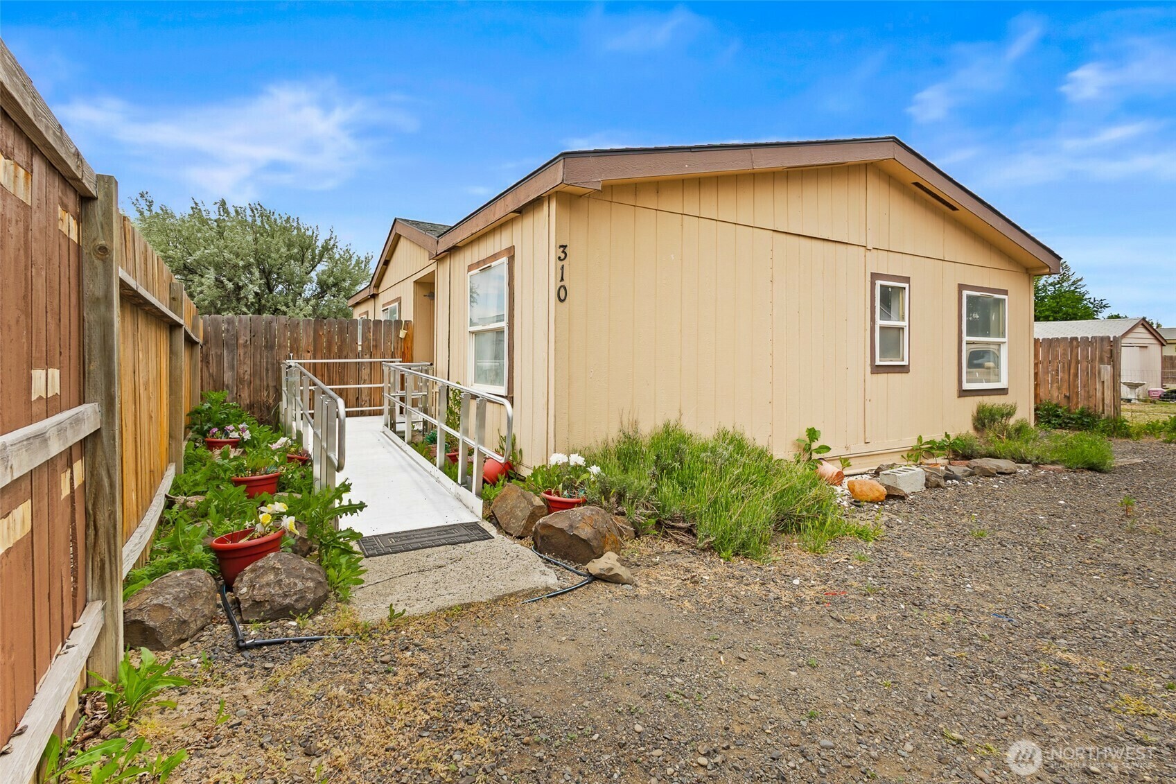 Property Photo: 310 Barbara Lane WA 98926