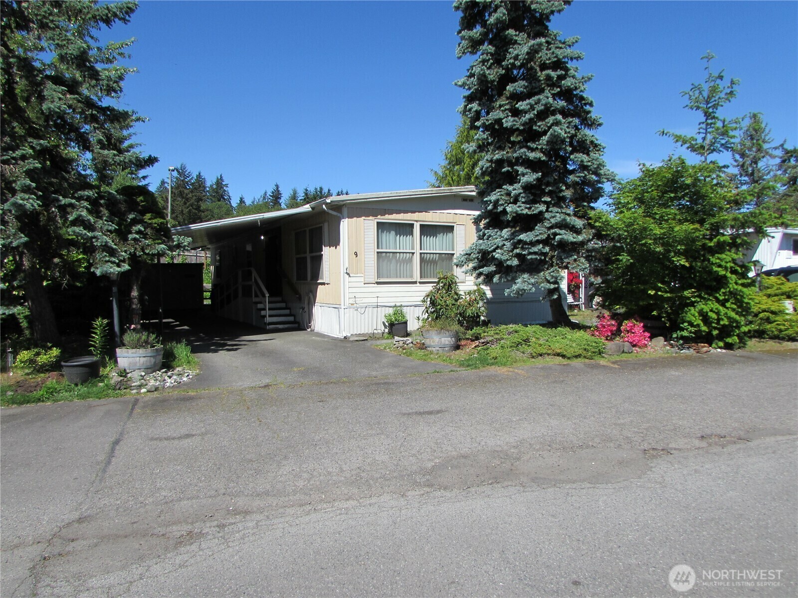 Property Photo: 5220 176th Street SW 9 WA 98037