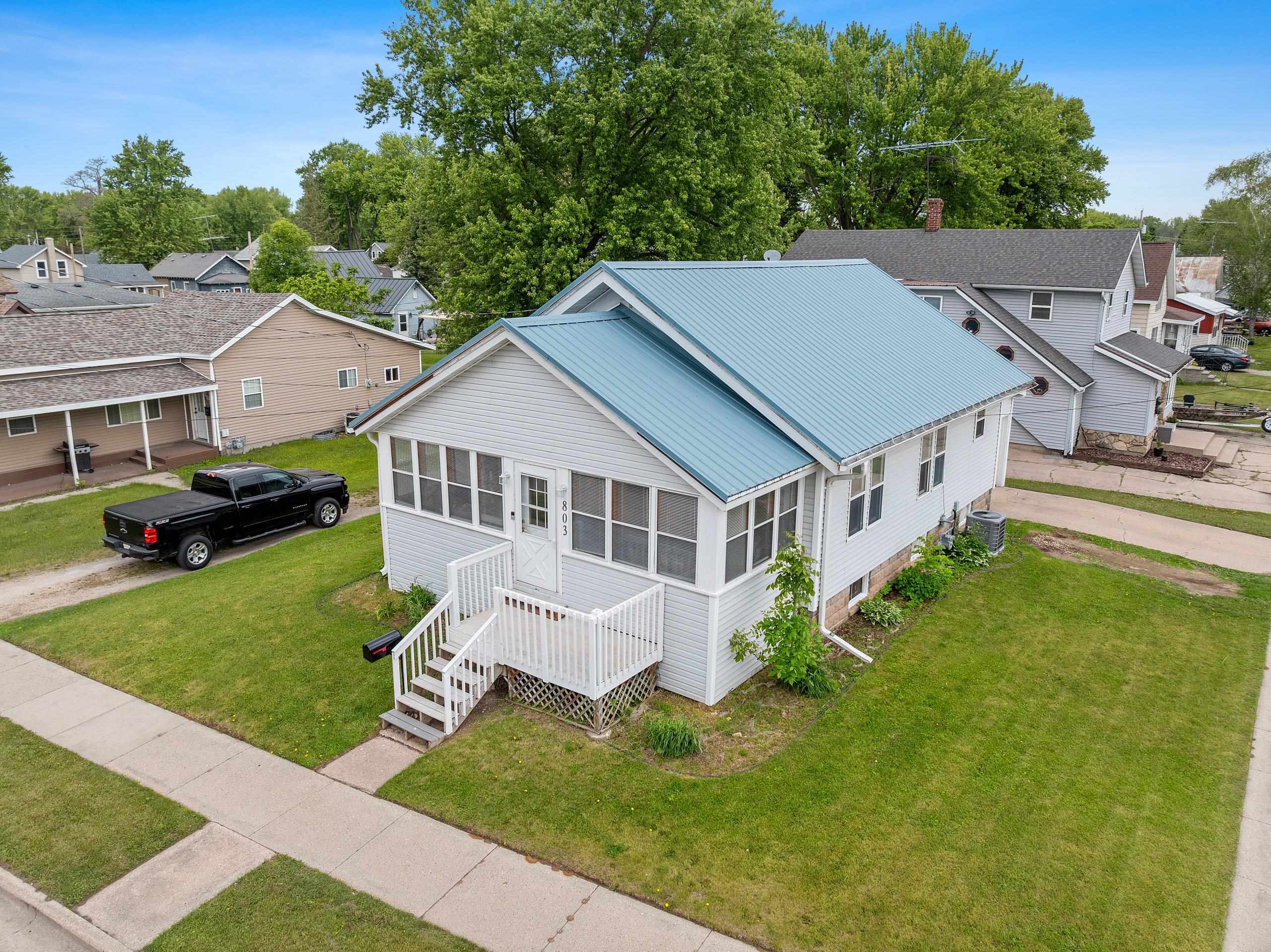 803 W North Water Street  New London WI 54961-1143 photo