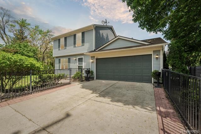 Property Photo:  1011 Knowles Street  MI 48067 