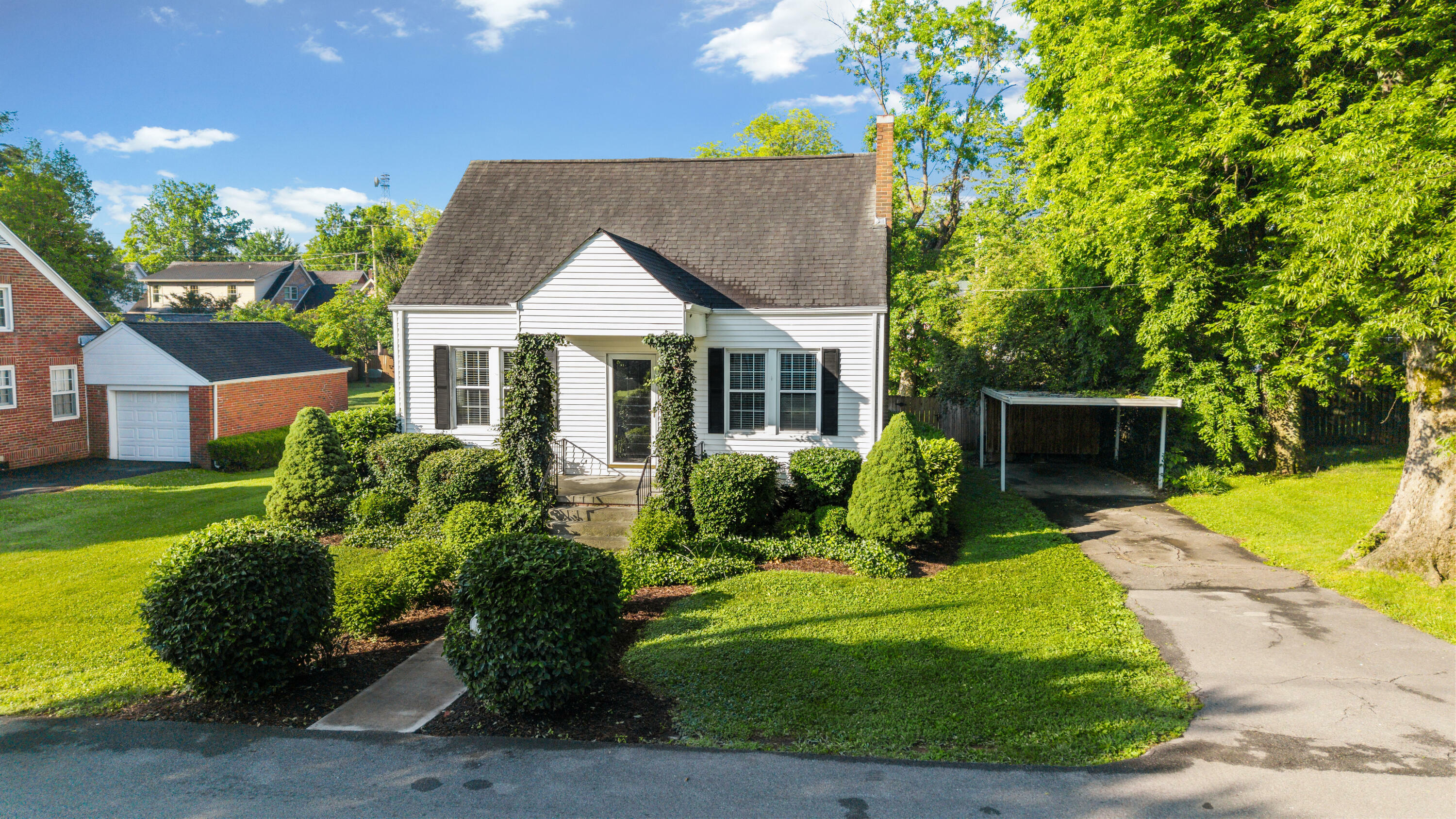 Property Photo: 323 Bowman Avenue NW TN 37311