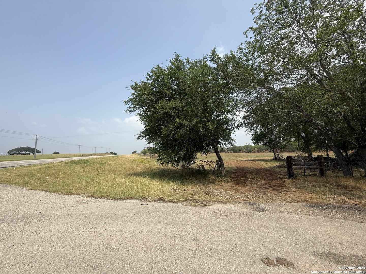 Property Photo:  1404 US Highway 87 W  TX 78160 