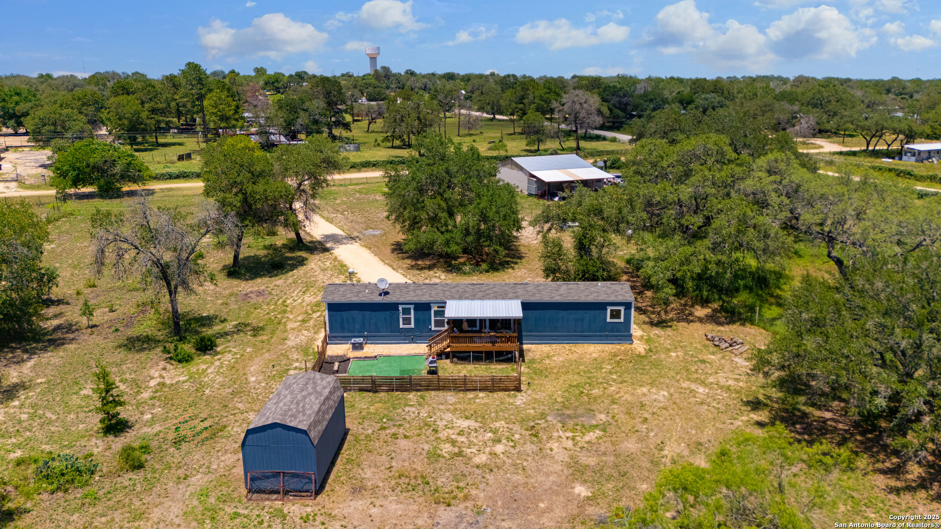 Property Photo: 57 W Bob White Dr TX 78069