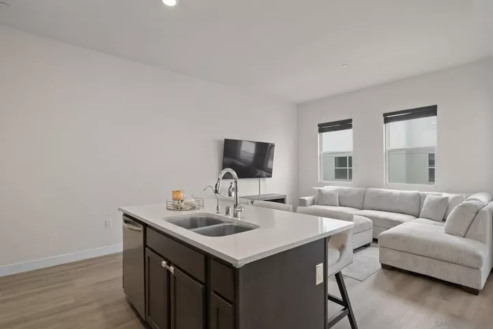 Property Photo:  2040 Mindoro Ln 6  CA 91915 