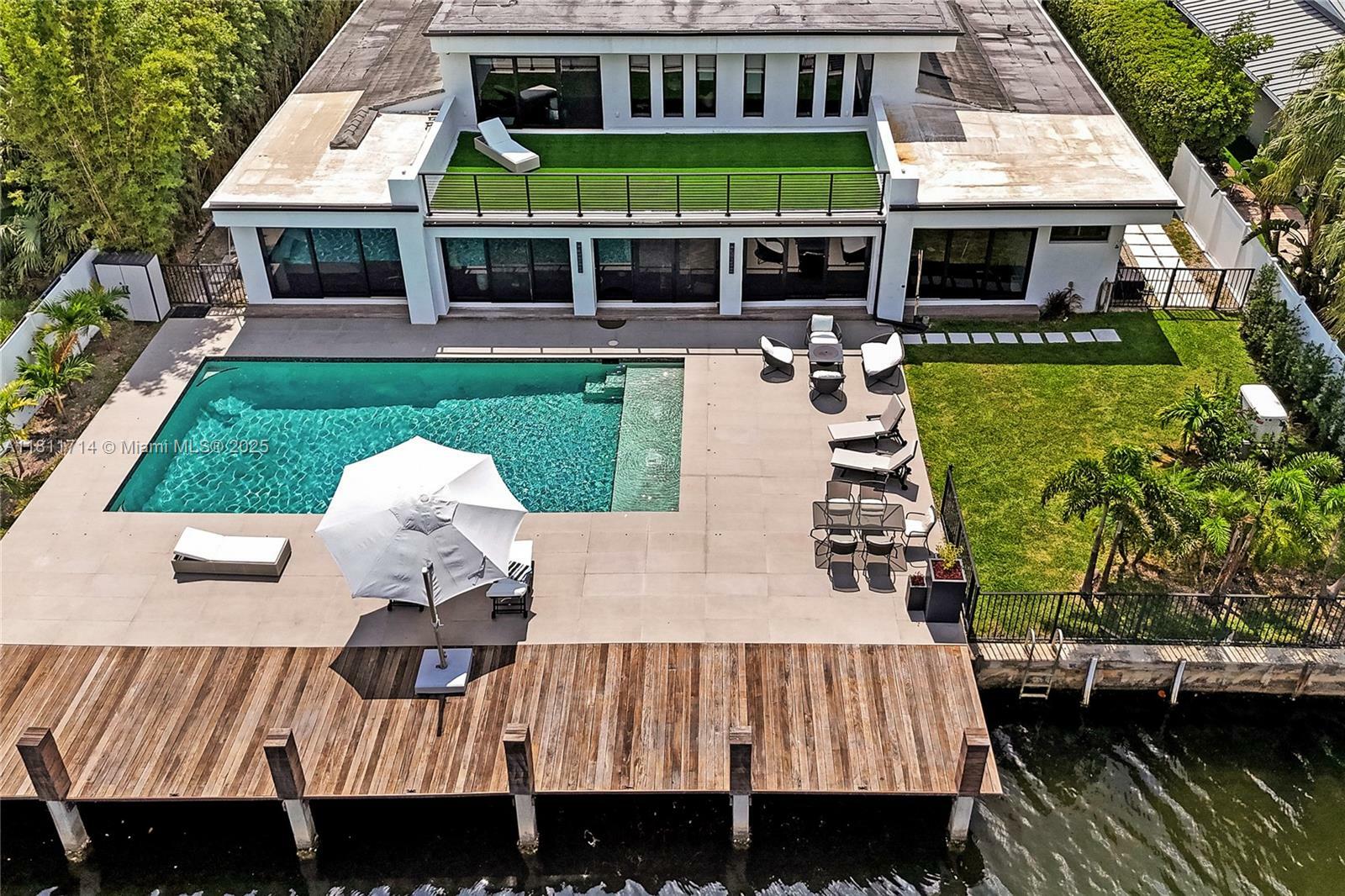 Property Photo: 1601 Diplomat Pkwy FL 33019