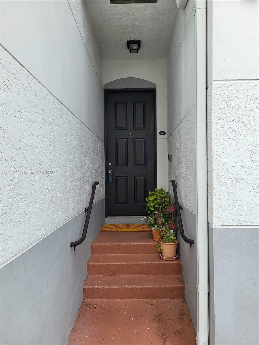 Property Photo: 721 SW 148th Ave 310 FL 33325