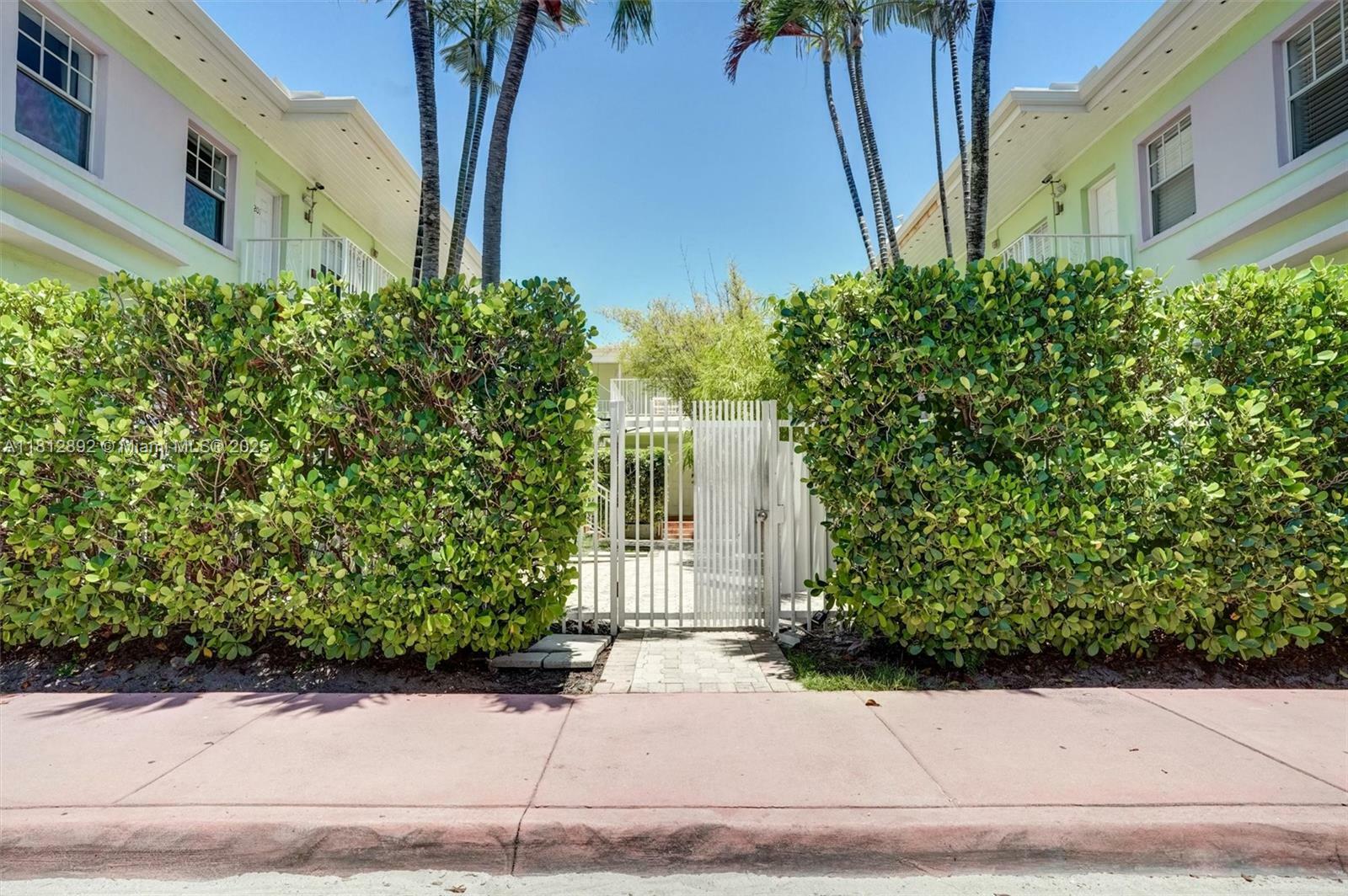Property Photo: 915 8th St 109 FL 33139