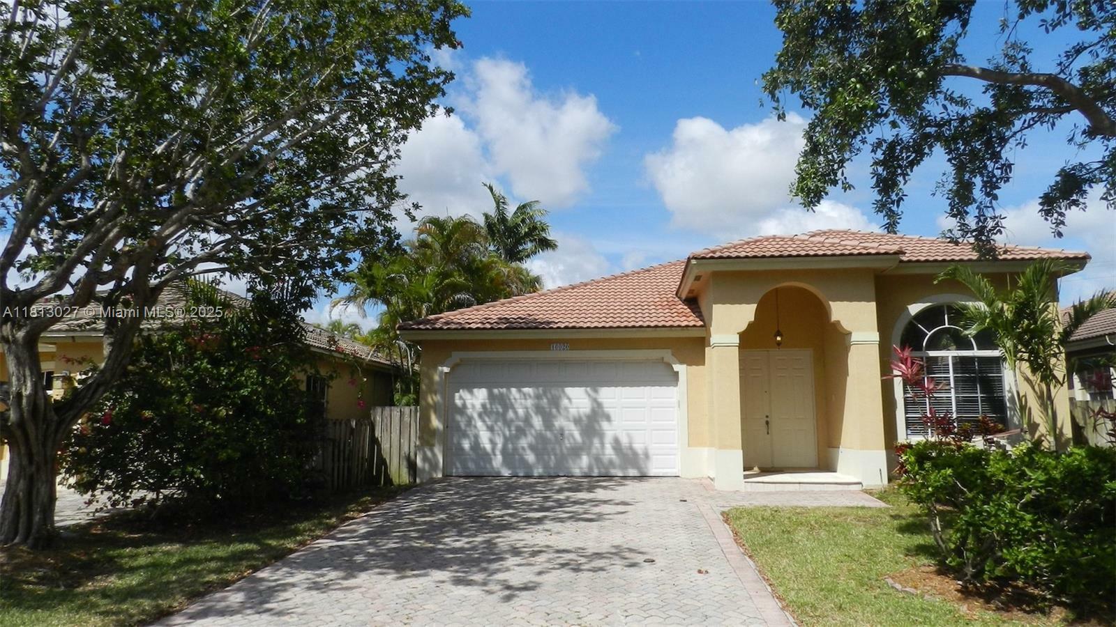 Property Photo: 16020 SW 91st Ct FL 33157