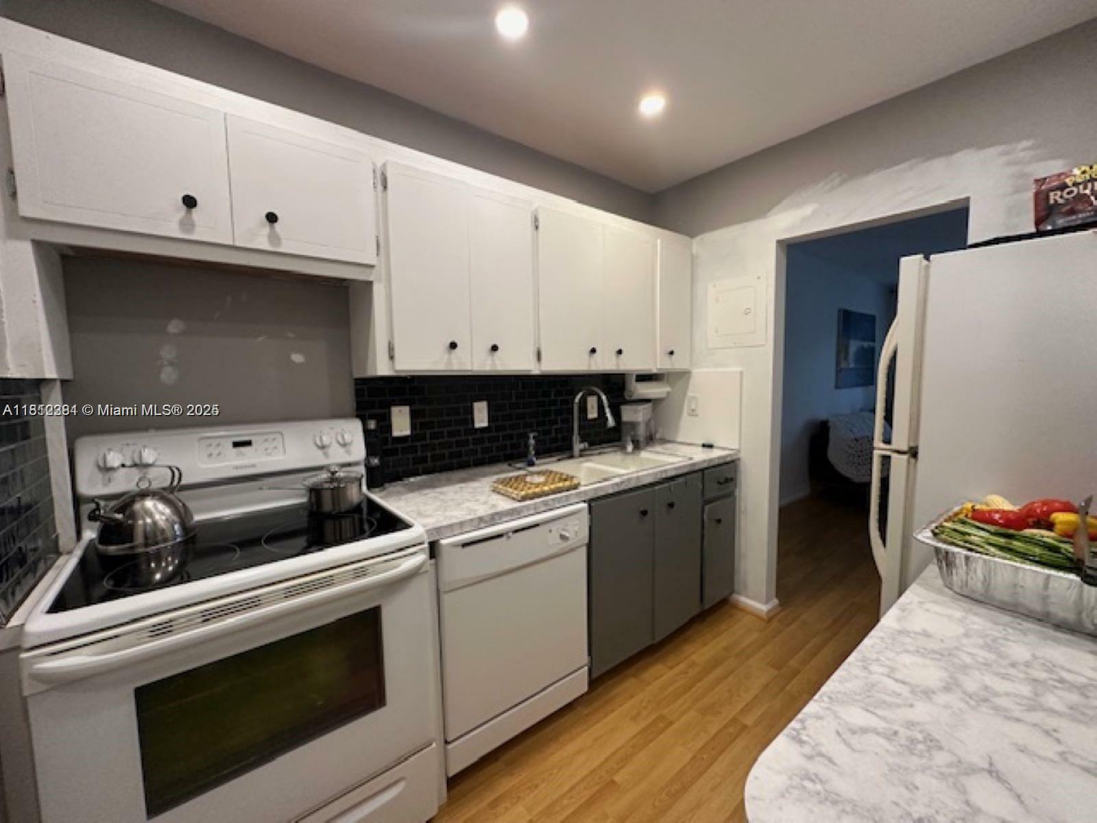 Property Photo: 2181 NE 67th St 628 FL 33308
