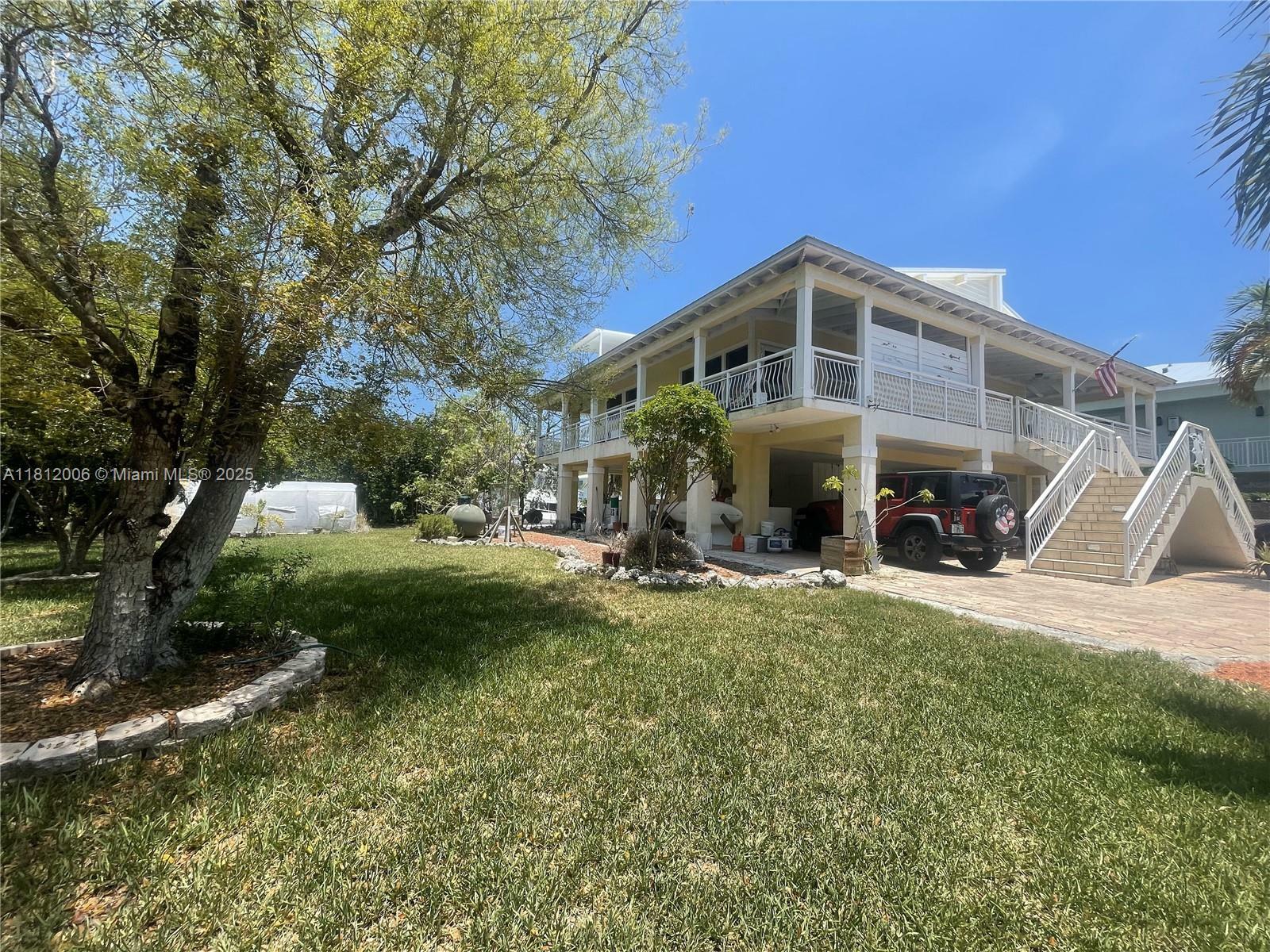 Property Photo: 894 Ellen Dr FL 33037