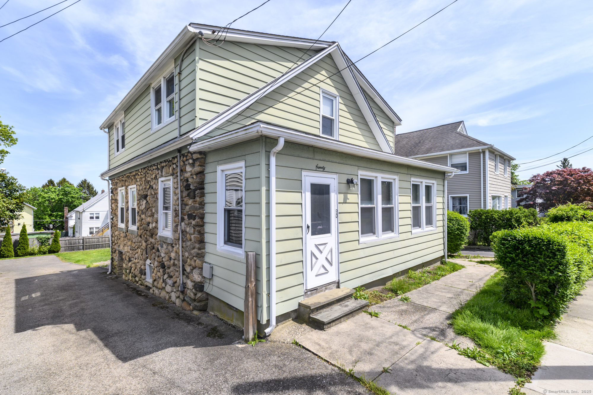 Property Photo:  90 Avery Street  CT 06902 
