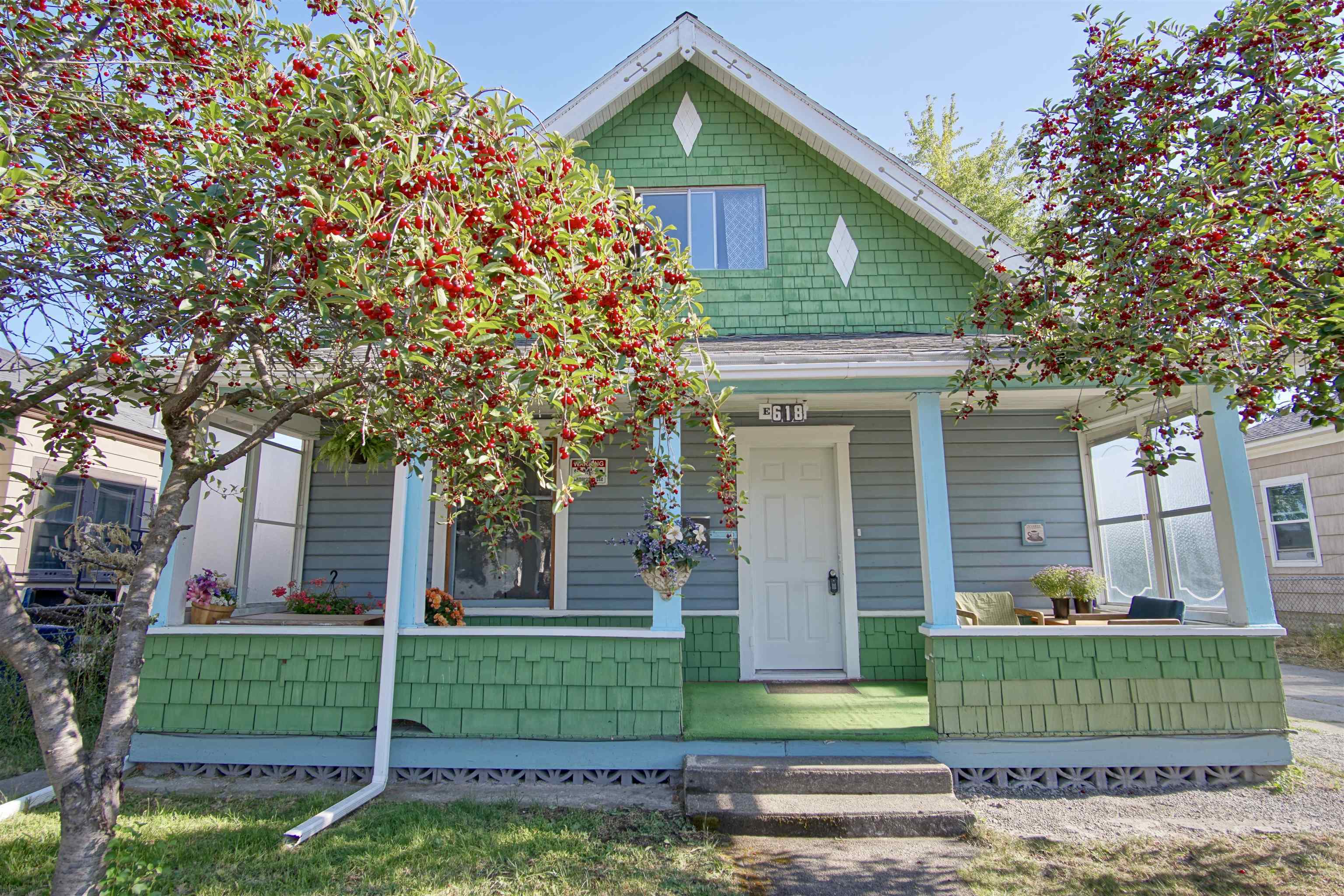Property Photo:  618 E Broad Ave  WA 99207 