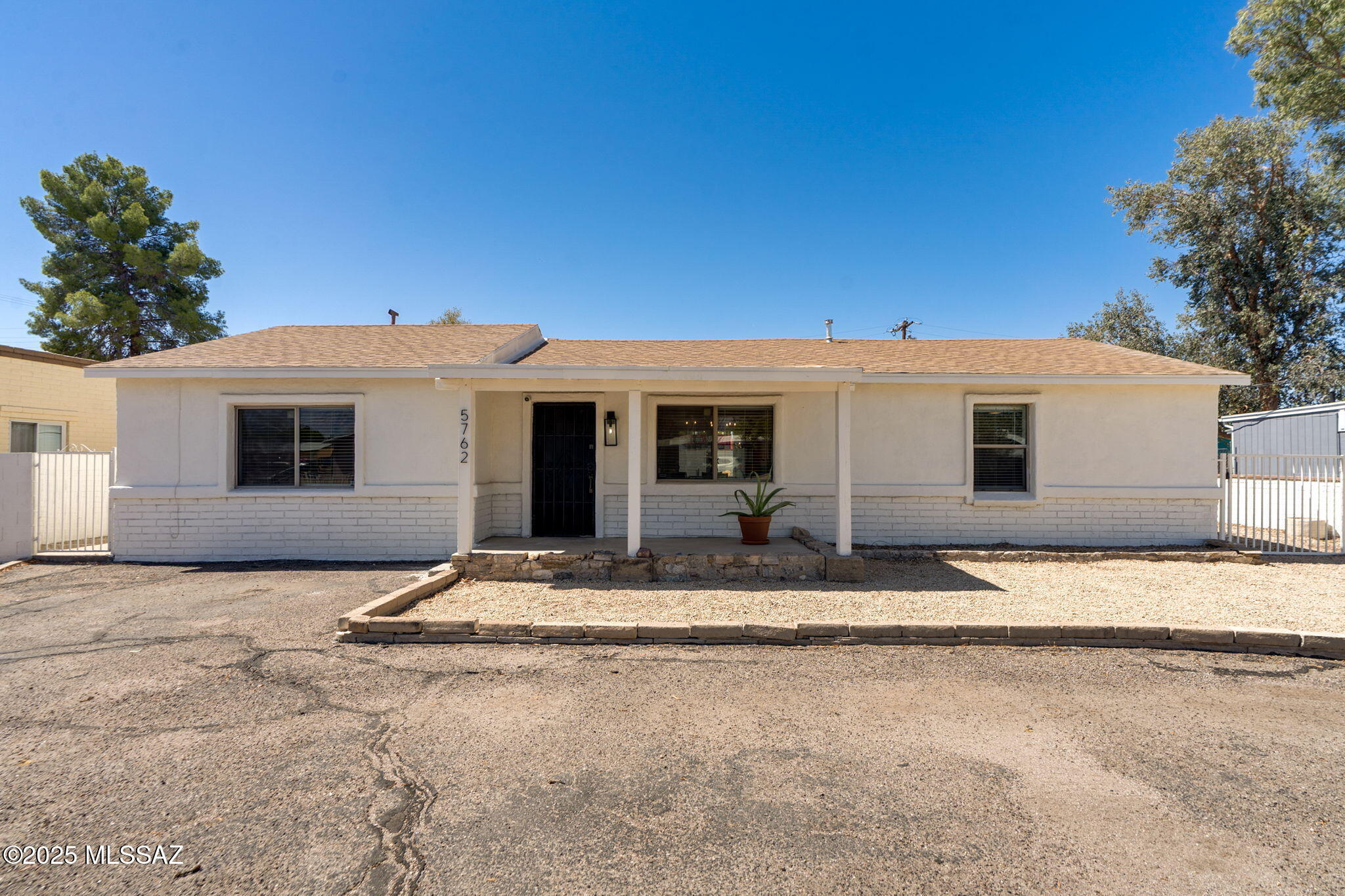 Property Photo:  5762 E Helen Street  AZ 85712 
