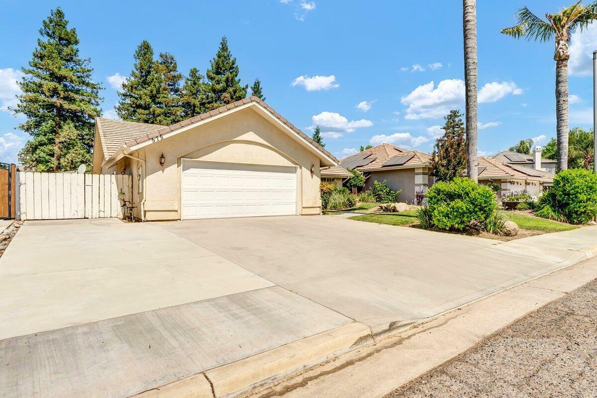 Property Photo: 575 N Brandy Way CA 93257