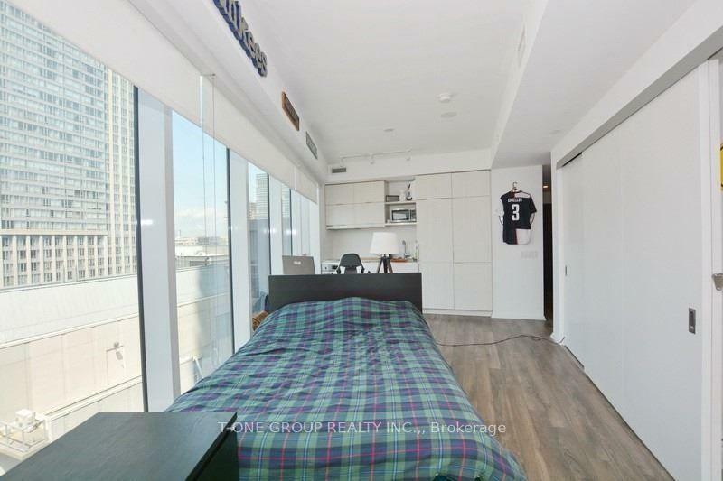 Property Photo: 197 Yonge Street 1212 ON M5B 0C1