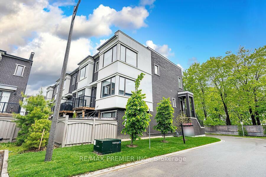 Property Photo: 77 Sydney Circle ON L4H 4R2