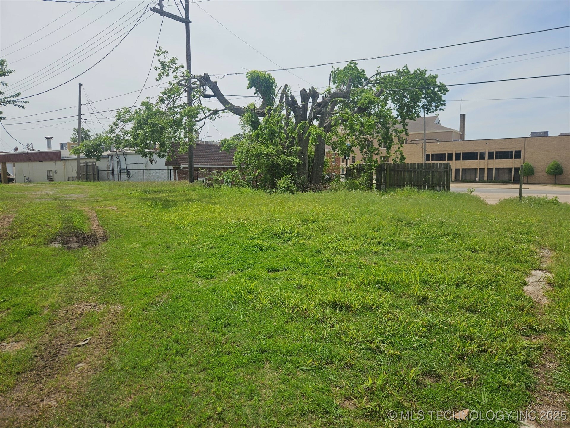 Property Photo:  711 W Broadway  OK 74401 