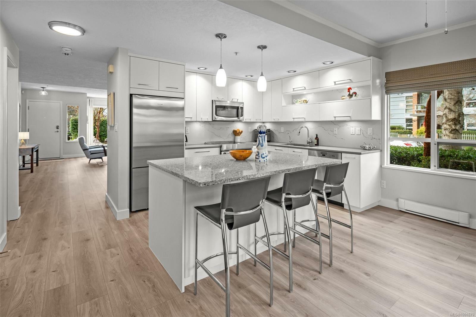 Property Photo: 370 Waterfront Cres 1 BC V8T 5K3