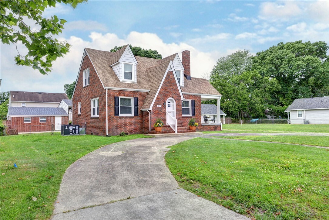 Property Photo: 319 Greenbriar Avenue VA 23661
