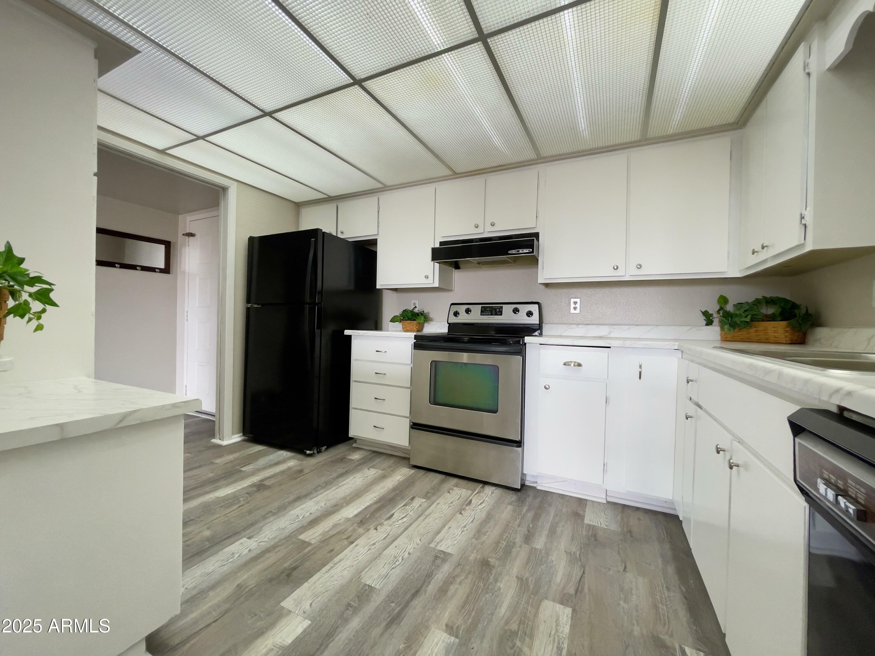 Property Photo: 425 S Parkcrest -- 323 AZ 85206