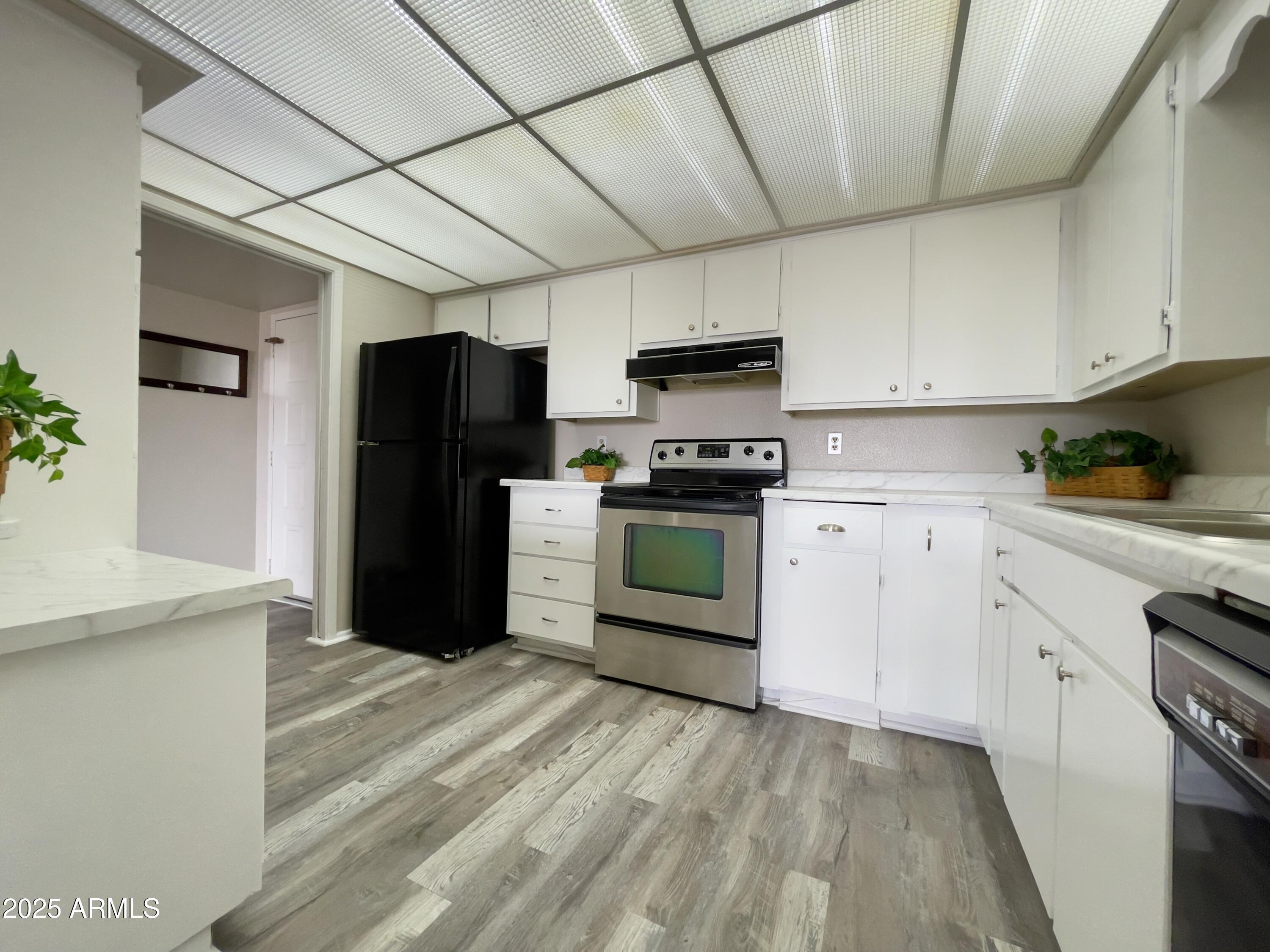Property Photo:  425 S Parkcrest -- 323  AZ 85206 