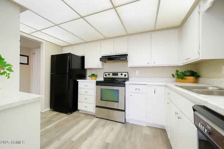 Property Photo: 425 S Parkcrest -- 323 AZ 85206